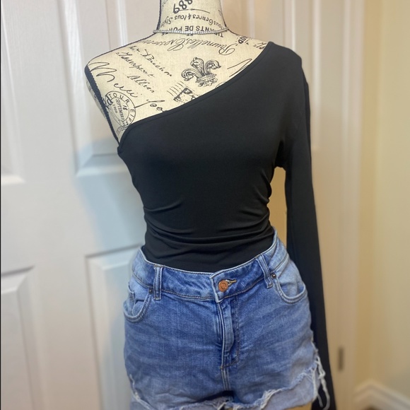 OFF THE SHOULDER BODYSUIT - Picture 1 of 4